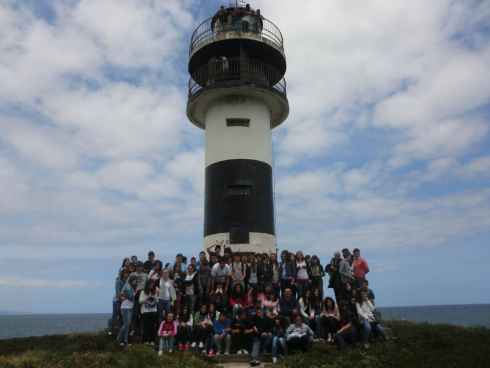 Alumnos del Instituto Porta da Auga de Ribadeo y del Aquis Celenis de Caldas de Reis visitaron el Faro de Isla Pancha